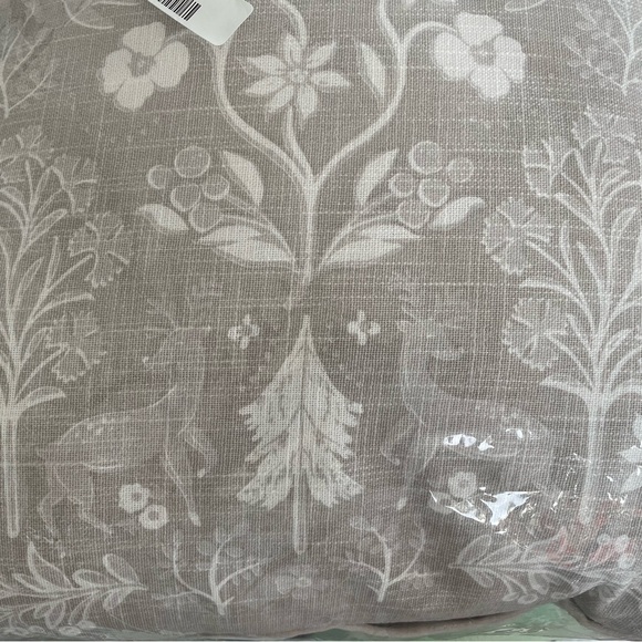 NEW Fox & Pine Forest Design Throw Pillow - Picture 3 of 6